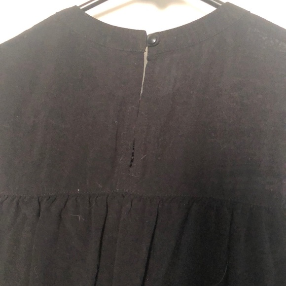 Sleeveless Blouse - Picture 3 of 3